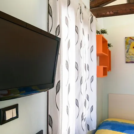 Vigna Tiny In Apartment *
