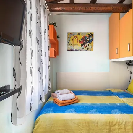 Vigna Tiny In Apartment *