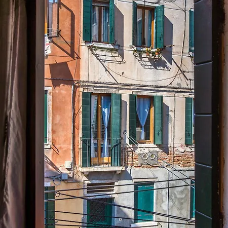 Vigna Tiny In Venice