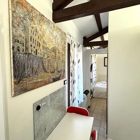 Vigna Tiny In Venice